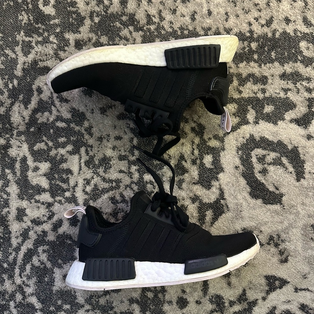 Size 5.5 core black orchid tint NMD_R1 adidas shoes